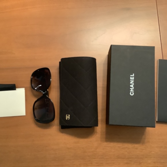 CHANEL 57MM PILLOW POLARIZED BLACK SUNGLASSES - Picture 5 of 5